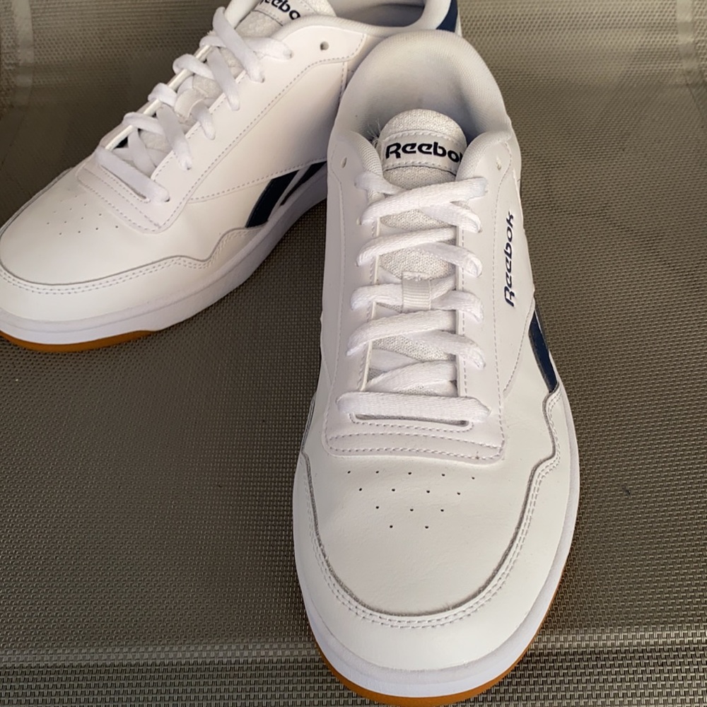 White Reebok 👟 - Picture 2 of 7